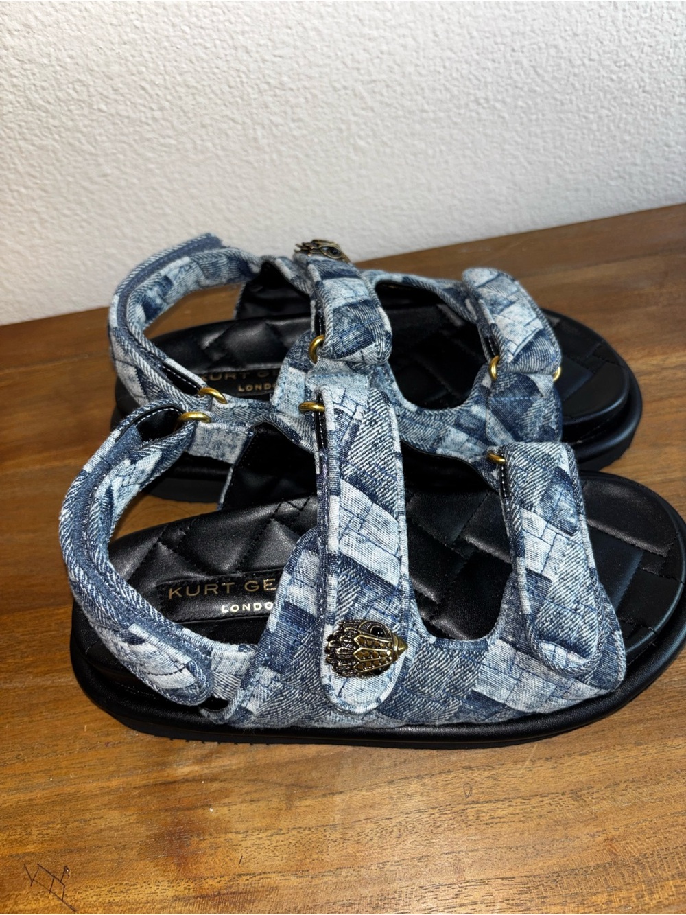 🆕 KURT GEIGER LONDON 🧿 NWOB Orson Blue Denim Velcro Dad Sandals Sz 6 - Picture 5 of 6